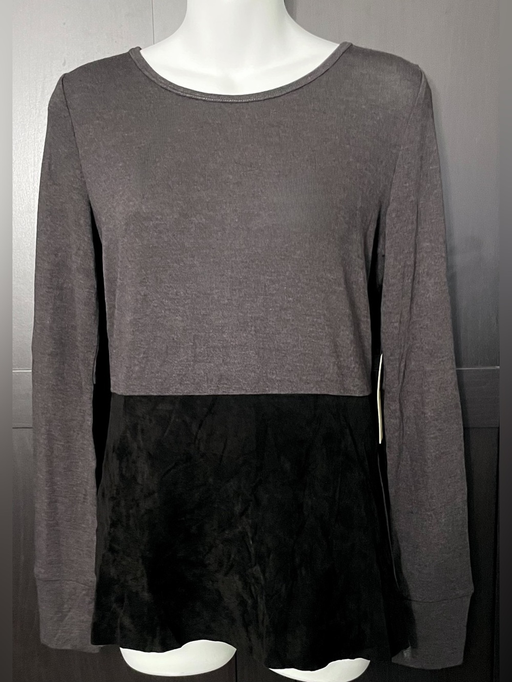 Ecru ~ Two-Tone Long Sleeve Gray & Black Knit & Suede Top - NWT - S